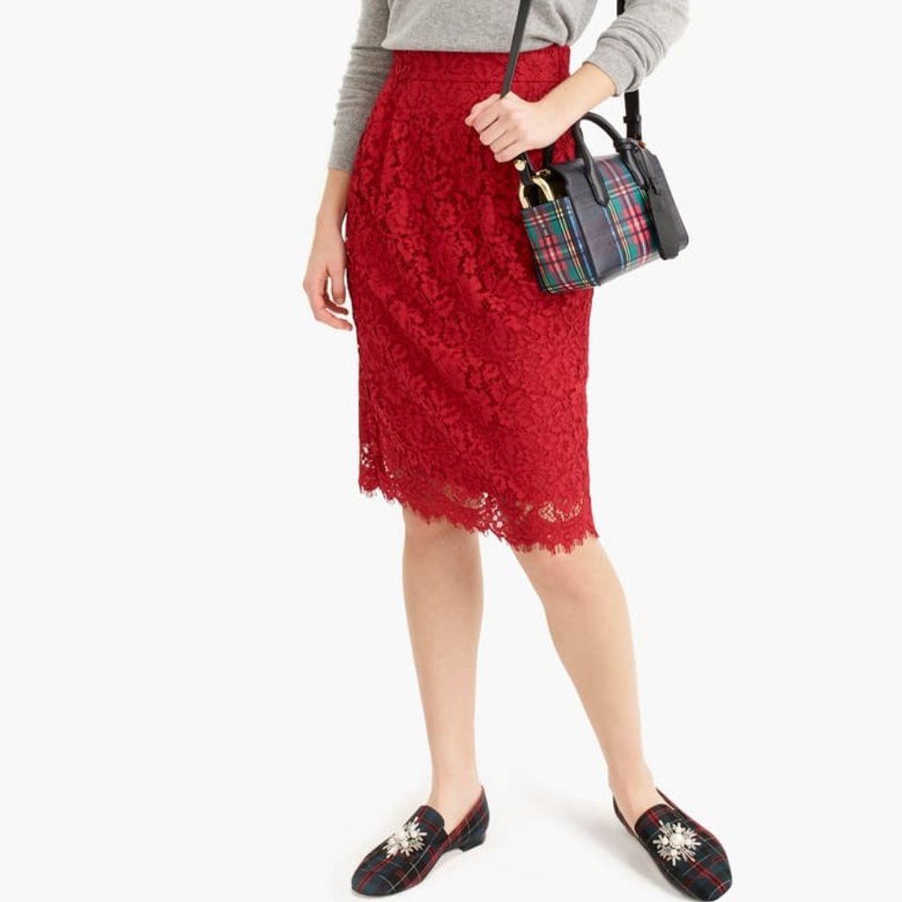 Pintucked pencil skirt in lace